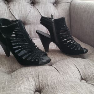 🎀Charles Albert Side Zip Low Heel Ankle Bootie